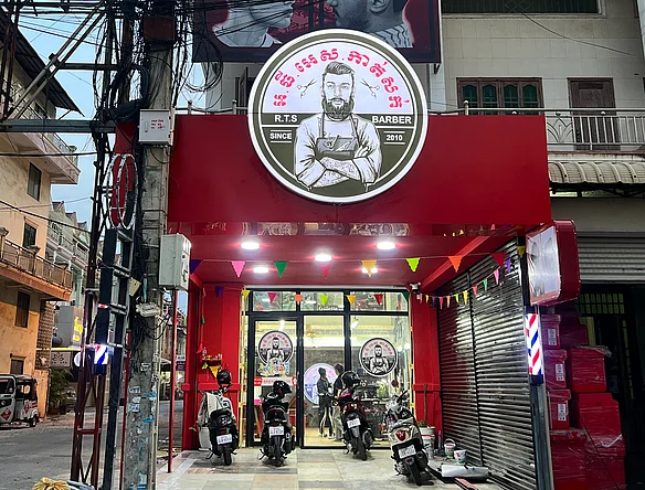 A photo of RTS Barber Chaom Chau